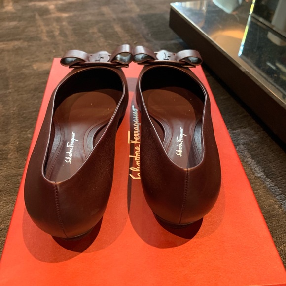 Viva 25mm pointed-toe pumps from SALVATORE FERRAGAMO. - Picture 2 of 12